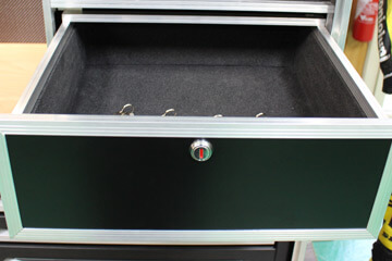 Welder Design meuble hifi haut de gamme : designer, luxe, inox, carbone, verre, led, plantine vinyle, aluminium, ensemble haute fidélité, sound system