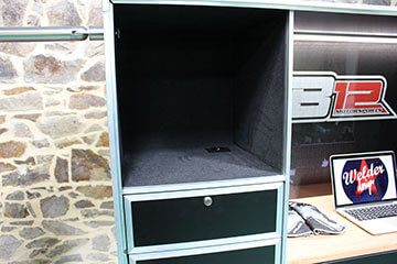 Welder Design meuble hifi haut de gamme : designer, luxe, inox, carbone, verre, led, plantine vinyle, aluminium, ensemble haute fidélité, sound system