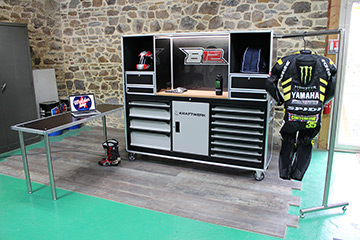 Welder Design meuble hifi haut de gamme : designer, luxe, inox, carbone, verre, led, plantine vinyle, aluminium, ensemble haute fidélité, sound system