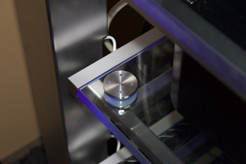 Welder Design meuble hifi haut de gamme : designer, luxe, inox, carbone, verre, led, plantine vinyle, aluminium, ensemble haute fidélité, sound system