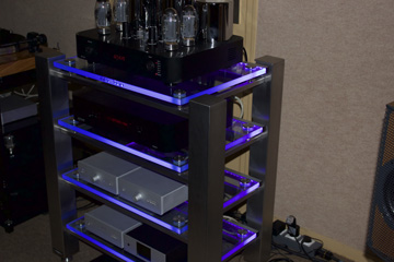Welder Design meuble hifi haut de gamme : designer, luxe, inox, carbone, verre, led, plantine vinyle, aluminium, ensemble haute fidélité, sound system