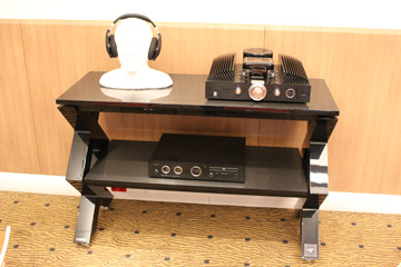 Welder Design meuble hifi haut de gamme : designer, luxe, inox, carbone, verre, led, plantine vinyle, aluminium, ensemble haute fidélité, sound system