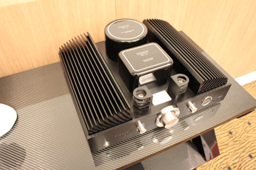 Welder Design meuble hifi haut de gamme : designer, luxe, inox, carbone, verre, led, plantine vinyle, aluminium, ensemble haute fidélité, sound system
