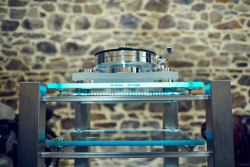 Welder Design meuble hifi haut de gamme : designer, luxe, inox, carbone, verre, led, plantine vinyle, aluminium, ensemble haute fidélité, sound system