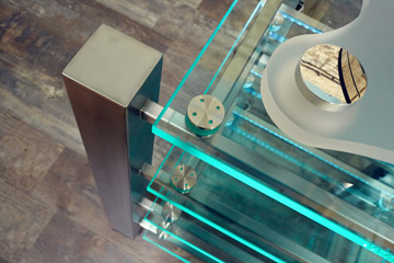 Welder Design meuble hifi haut de gamme : designer, luxe, inox, carbone, verre, led, plantine vinyle, aluminium, ensemble haute fidélité, sound system