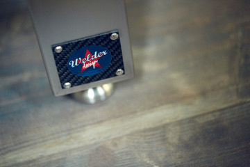 Welder Design meuble hifi haut de gamme : designer, luxe, inox, carbone, verre, led, plantine vinyle, aluminium, ensemble haute fidélité, sound system
