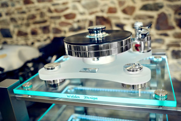 Welder Design meuble hifi haut de gamme : designer, luxe, inox, carbone, verre, led, plantine vinyle, aluminium, ensemble haute fidélité, sound system