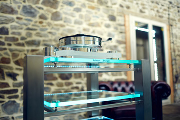 Welder Design meuble hifi haut de gamme : designer, luxe, inox, carbone, verre, led, plantine vinyle, aluminium, ensemble haute fidélité, sound system