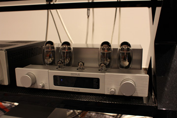 Welder Design meuble hifi haut de gamme : designer, luxe, inox, carbone, verre, led, plantine vinyle, aluminium, ensemble haute fidélité, sound system